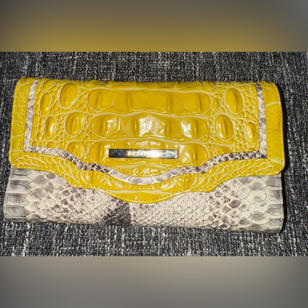 Brahmin
Soft Checkbook Wallet sunflower Astaire